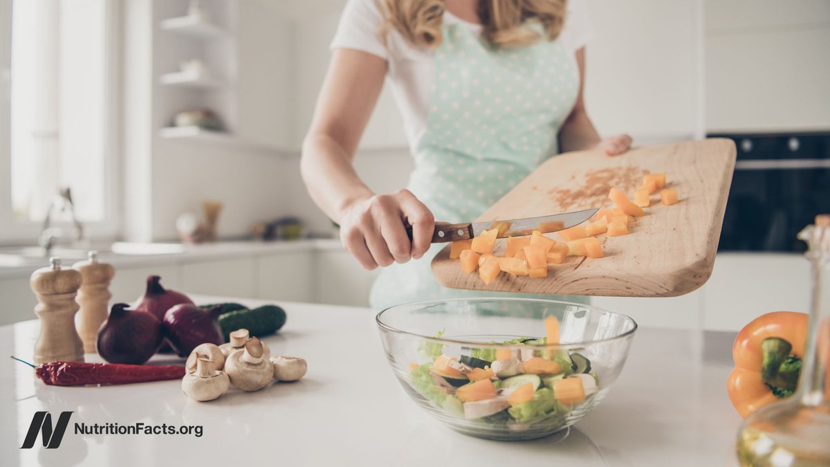 nutrition_facts's tweet photo. Boiling, steaming, microwaving, air frying, and sous-vide cooking are put to the test for nutrient retention. https://t.co/nXByrE4ty8 https://t.co/XJ2B5IZFQ6