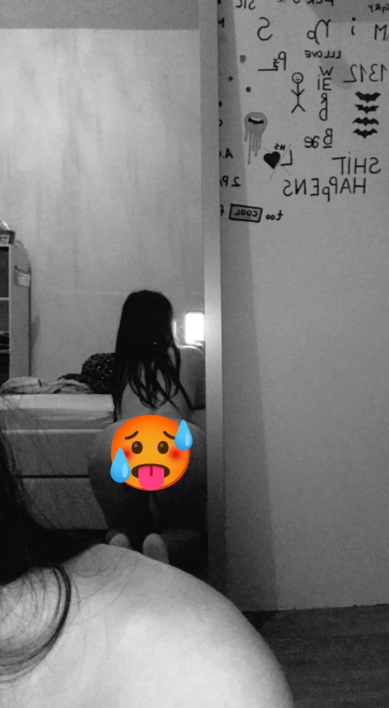 _Lynn_14's tweet photo. Do you want to see my beautiful ass?🔥😉 https://t.co/4nHpesjvLR