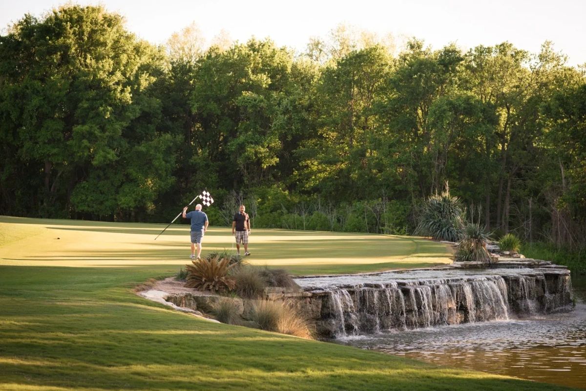 StarRanchGolf's tweet photo. We’re passionate about providing an enjoyable experience for both the novice and scratch golfer. No matter what your skill level is, you’re guaranteed to have fun out on our course! #TheGolfClubAtStarRanch #GolfClub #GolfCourse #StarRanch #HuttoTX https://t.co/t294fV5y33