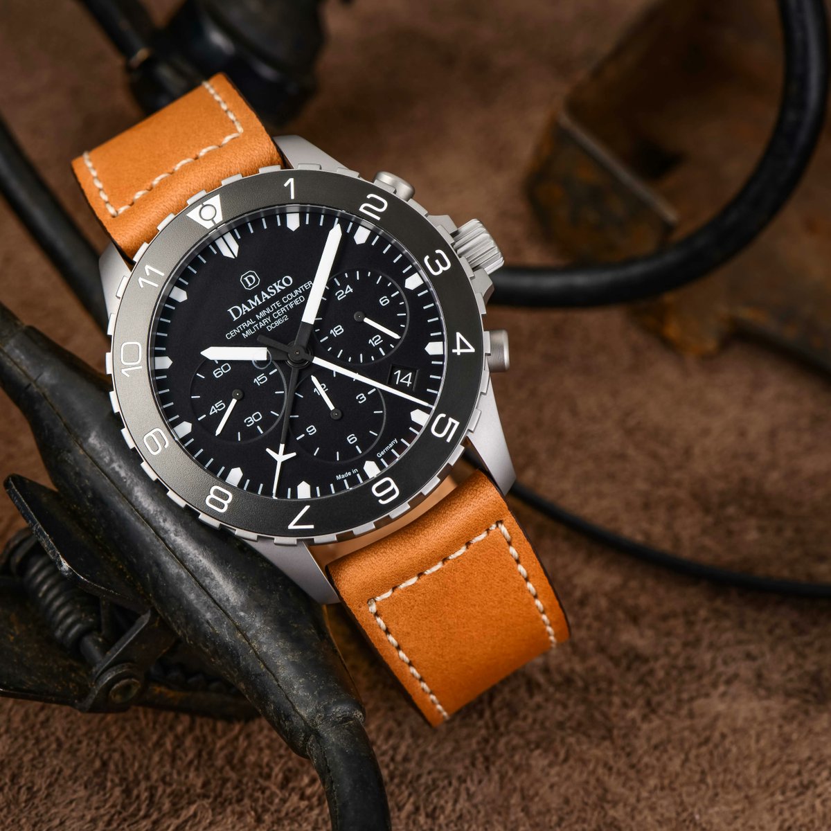 The DAMASKO DC86/2 with brown calfskin 'Snow Calf' strap 😎⌚
#damasko #damaskowatches #dc86/2 #dc8X #chronograph #calfskin #brown #strap #straps #watch #watches #watchfam #watchaddict #watchesofinstagram #watchlovers #watchnerd#watchoftheday #findyourdamasko