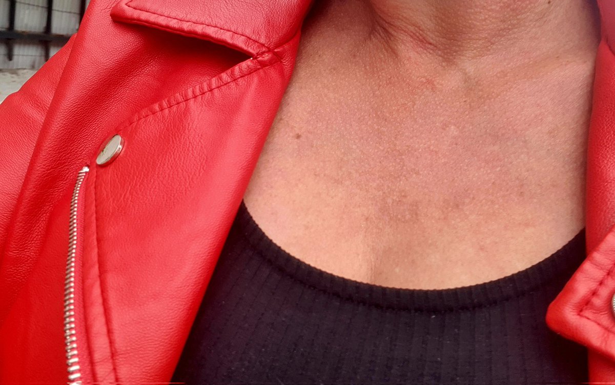 avokatoptimist's tweet photo. Ehhhh!  @Matronome1 
J'avais sorti #labes rouge aujourd'hui 😊 https://t.co/QQkDKdYFkR