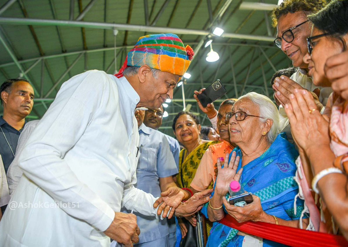 Ashok Gehlot on Twitter "हमने वादा निभाते हुए रिटायर्ड कर्मचारियों का