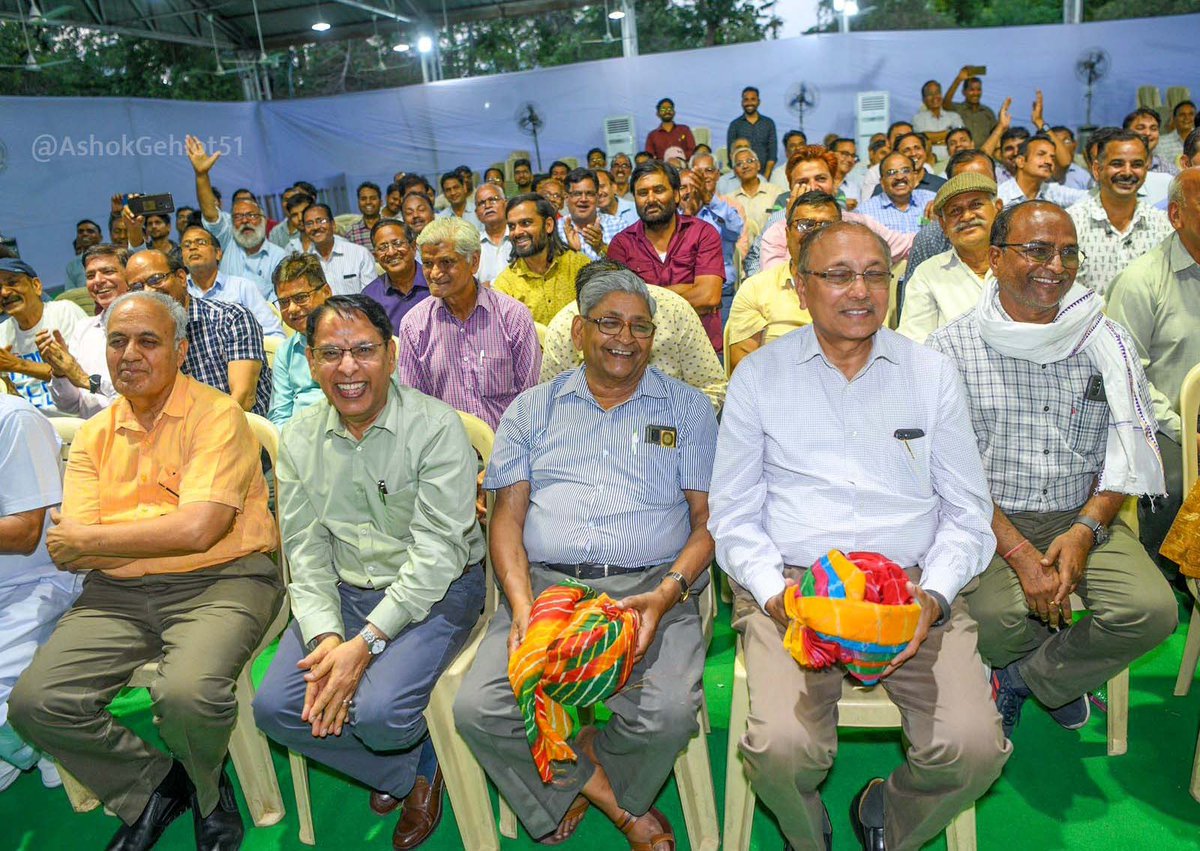 Ashok Gehlot on Twitter "हमने वादा निभाते हुए रिटायर्ड कर्मचारियों का