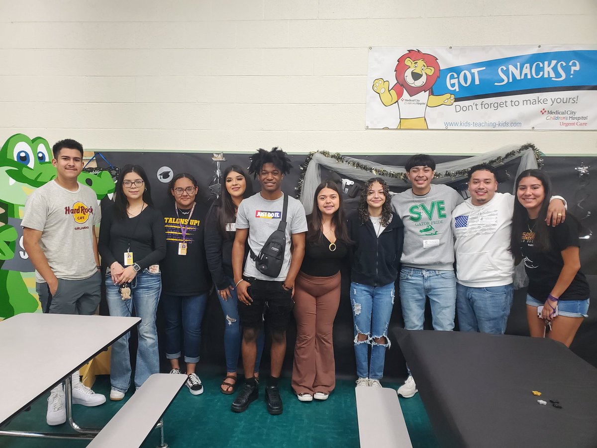 kimperclefarias's tweet photo. Senior Breakfast is my favorite day of the school year! I love seeing our former Gators come back so we can celebrate all they have accomplished and hear their future plans. I'm so proud of them all and our scholarship winner! #2ndtoSenior #2ndGators #RISDbelieves @RichardsonHS1 https://t.co/ALxnNrhryN