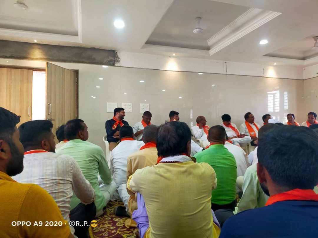 AlkeshBjp's tweet photo. આજ રોજ ભીલડી મંડળ ની આગમી કાર્યક્રમ અંતર્ગત મંડળ ની બેઠક યોજાઇ https://t.co/P7guV6nXzN