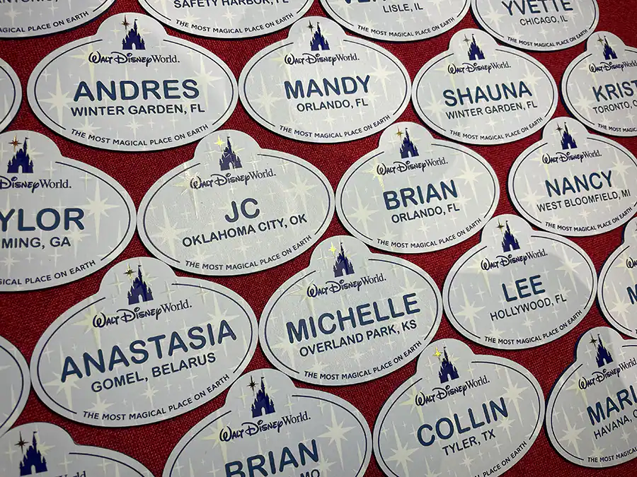 #DisneyCastMembers are getting new nametags #WaltDisneyWorld Resort. As before, nametags include #CastMembers' hometowns, so you might meet one from your city. Also, Cast Members in the #WorldShowcase at #EPCOT are recruited from the countries where they work.
📷Disney Parks Blog
