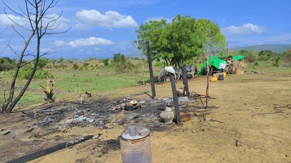 Military armed forces launched an offensive to 6 villages of KhinOo tsp, Sagaing division from May 7 to 12 and burnt down over 200 residential properties. The locals who fled also cannot return their homes and require help.
#HelpMyanmar #2023May16Coup #WhatsHappeningInMyanmar
