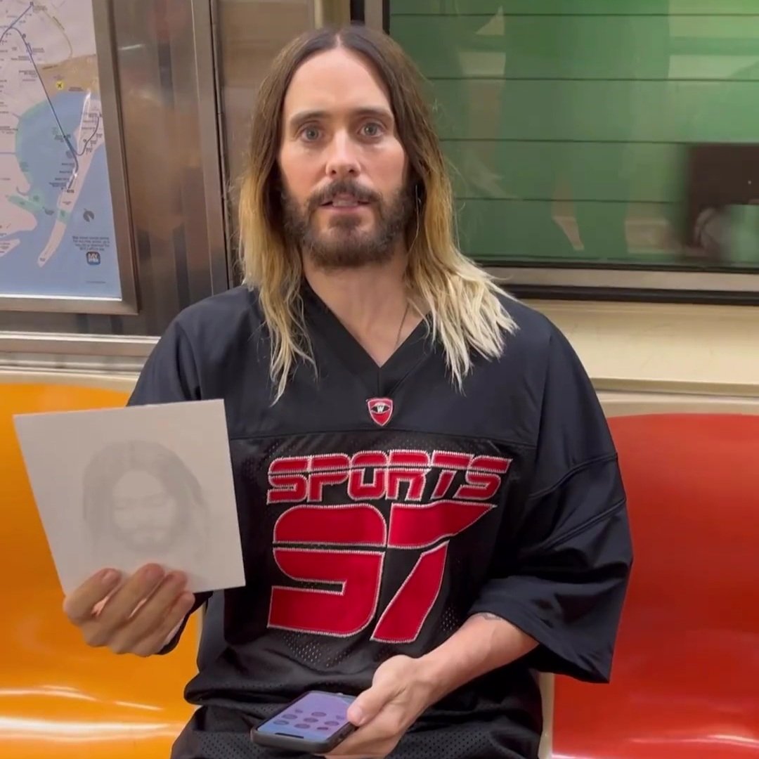 Rashmiwickrama4's tweet photo. Omg Jared ๐ค @JaredLeto
#TheHatboxGhost
#JaredLeto https://t.co/4BeJfx58ON