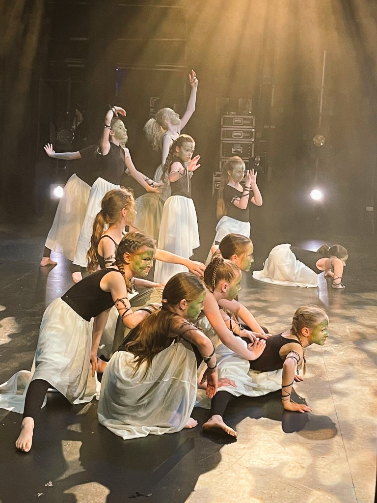 Cascade Dance tweet media