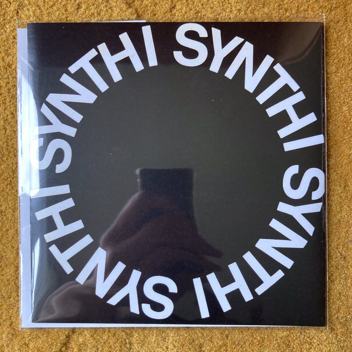 projectmoonbase's tweet image. V/A - Sounds From..... EMS (33 1/3, 7”, FC39) “250 pressing hard vinyl reissue to the semi-legendary 1972 EMS Synthi flexidisc, with originals around the £125 mark.” 😲 #EMS #VCS3 #Synthi 🎛️🎛️🎛️ discogs.com/release/670765… (@polyyouth, @2020sonicboom)