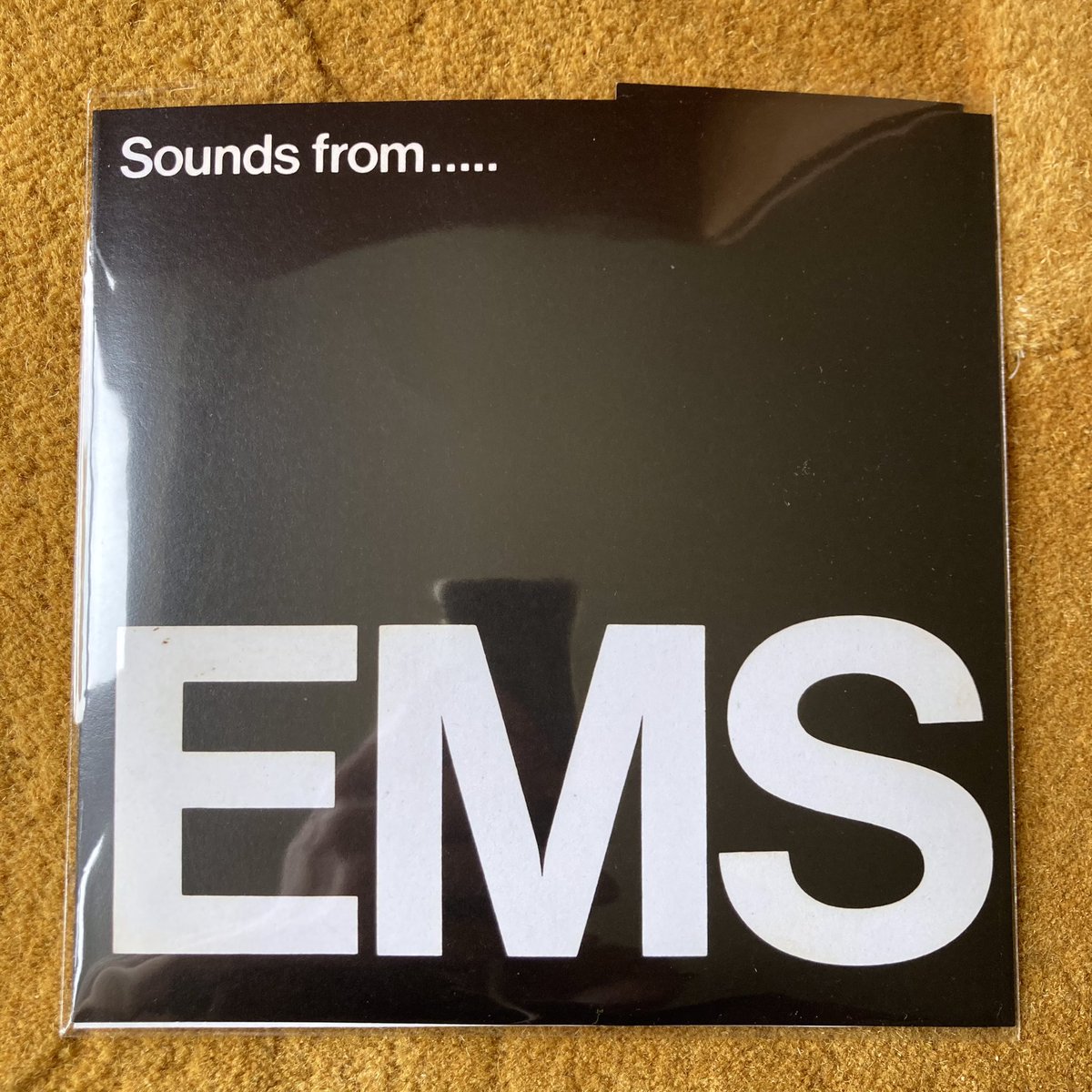 projectmoonbase's tweet image. V/A - Sounds From..... EMS (33 1/3, 7”, FC39) “250 pressing hard vinyl reissue to the semi-legendary 1972 EMS Synthi flexidisc, with originals around the £125 mark.” 😲 #EMS #VCS3 #Synthi 🎛️🎛️🎛️ discogs.com/release/670765… (@polyyouth, @2020sonicboom)