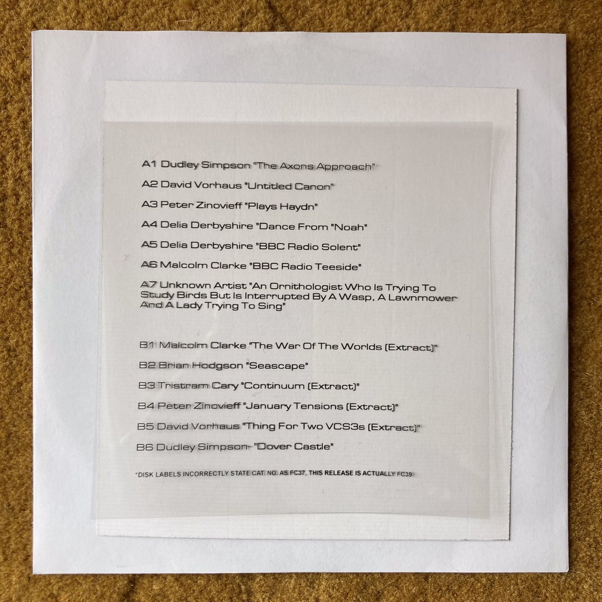 projectmoonbase's tweet image. V/A - Sounds From..... EMS (33 1/3, 7”, FC39) “250 pressing hard vinyl reissue to the semi-legendary 1972 EMS Synthi flexidisc, with originals around the £125 mark.” 😲 #EMS #VCS3 #Synthi 🎛️🎛️🎛️ discogs.com/release/670765… (@polyyouth, @2020sonicboom)