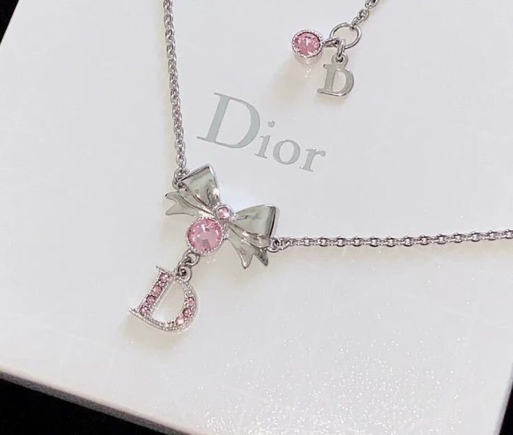 Lvspink0's tweet photo. 𝒟𝒾𝑜𝓇 https://t.co/Fe2MziQMI5