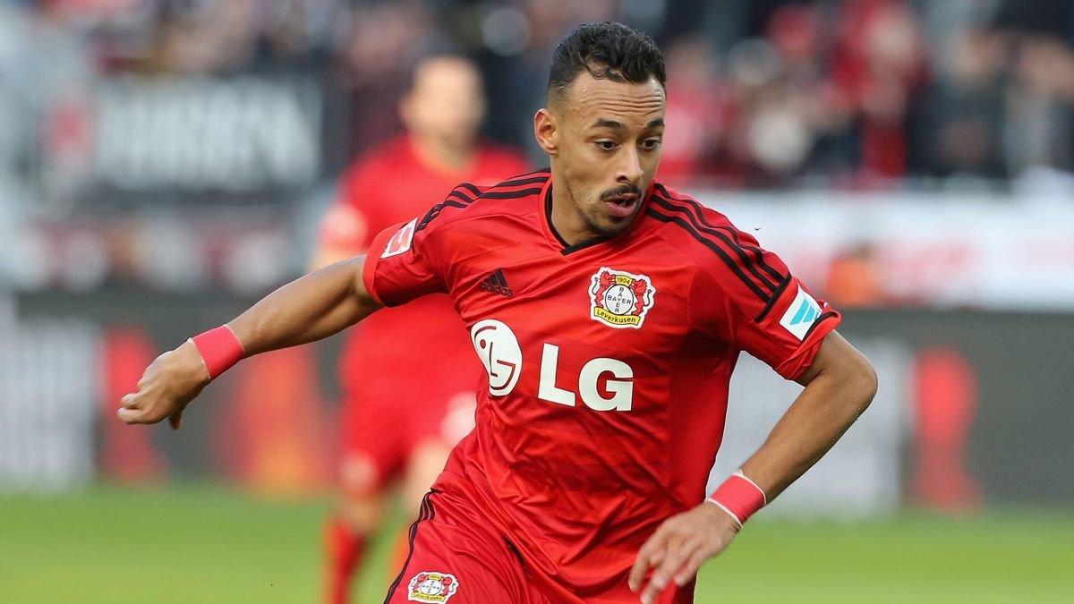 AAFootbal's tweet photo. FREE AGENT ‼️🚨

🇩🇪 Karim Bellarabi is now a free agent. His contract with Bayer Leverkusen is now over! ✅🔥

Premier League clubs are interested in signing the German Winger! 👀🔜

#Transfers #Bellarabi #freeagent #BayerLeverkusen #Germany #PremierLeague https://t.co/0pGaKDWra5