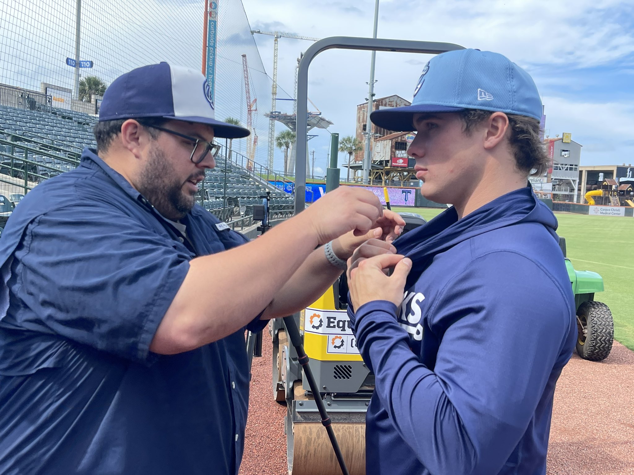 Chris Thomasson - KIII Sports on X: Jose Altuve and Drew Gilbert warming  up on the same field together. Altuve signed a good amount of autographs  for the fans. I told the @