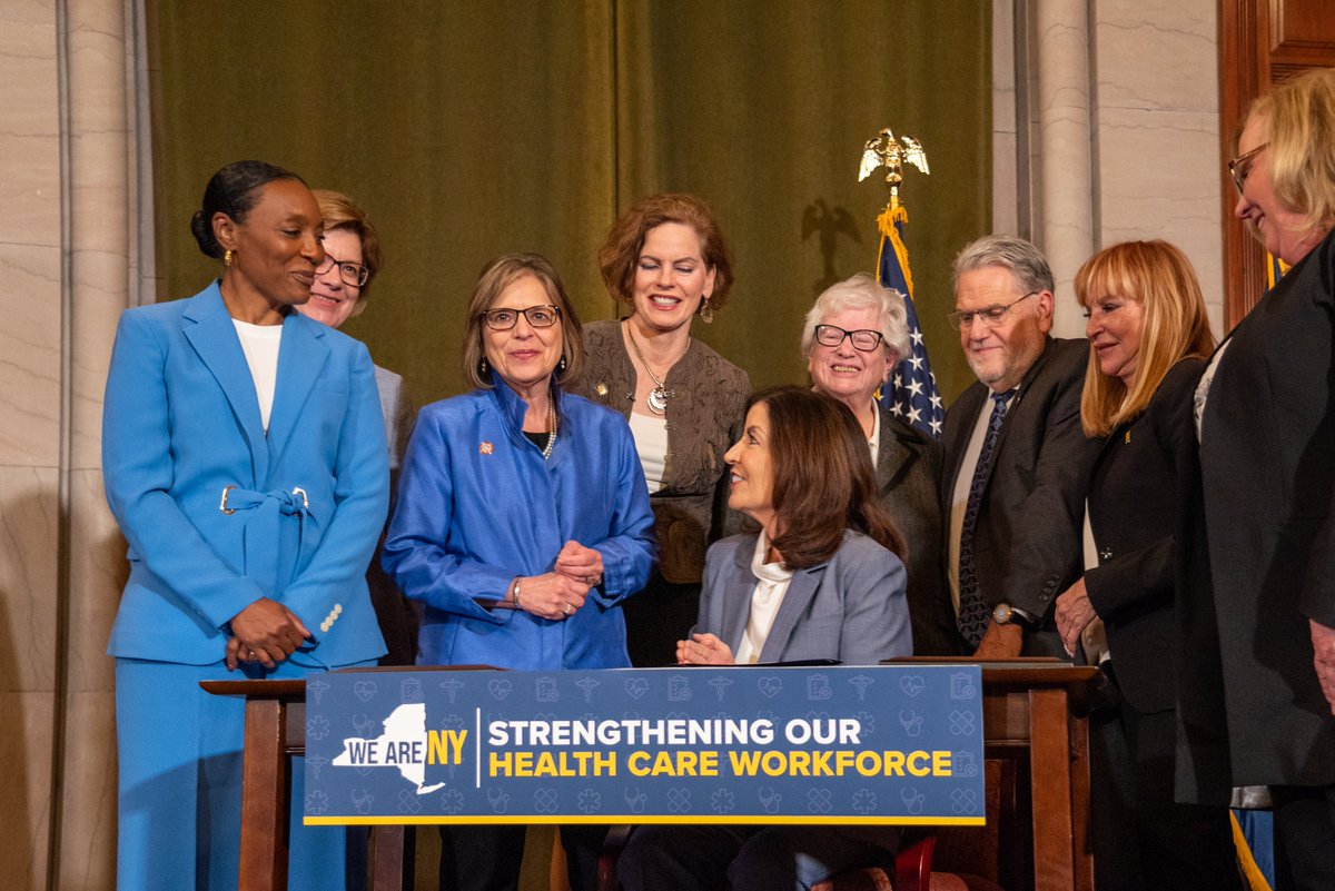 Yesterday I joined @GovKathyHochul , Assemblywomen Fahy and Lupardo and @CICU to celebrate a new law that will allow nursing students to receive up to a third of their clinical education through simulation. (1/2)