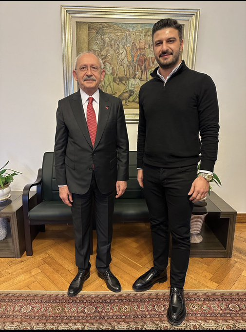 trhaber_com's tweet photo. SON DAKİKA | Muharrem İnce'ye kumpasın arkasından CHP'liler çıktı.

Muharrem İnce’nin avukatı Fidel Okan:

''Türkiye’de WhatsApp grubu kurup iftira ve hakaret içeren paylaşımları yaygınlaştıran ve bir çok kişiyi suça bulaştıran kişiler CHP ile ilişkili çıktı.

Bunlardan Ozan Özgür Doğru tutuklandı, Oktay Yaşar (Ankara Kuşu) ile ilişkili olan Veli Koçak ev hapsi gözetimine alındı.''