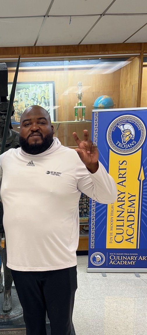 TrojanPrideFtbl's tweet photo. Huge thank you to @CoachBapMcM from @McMURRYFOOTBALL for coming by to check out our Prospects!
#RecruitTheTrojans〽️
#TrojanPride🔵🟡 https://t.co/NB0HLjSvZo