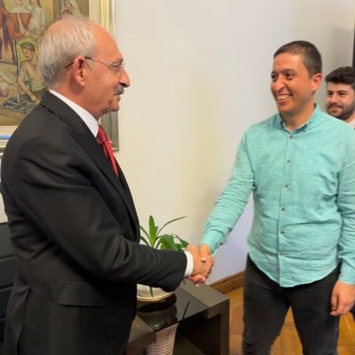 trhaber_com's tweet photo. SON DAKİKA | Muharrem İnce'ye kumpasın arkasından CHP'liler çıktı.

Muharrem İnce’nin avukatı Fidel Okan:

''Türkiye’de WhatsApp grubu kurup iftira ve hakaret içeren paylaşımları yaygınlaştıran ve bir çok kişiyi suça bulaştıran kişiler CHP ile ilişkili çıktı.

Bunlardan Ozan Özgür Doğru tutuklandı, Oktay Yaşar (Ankara Kuşu) ile ilişkili olan Veli Koçak ev hapsi gözetimine alındı.''