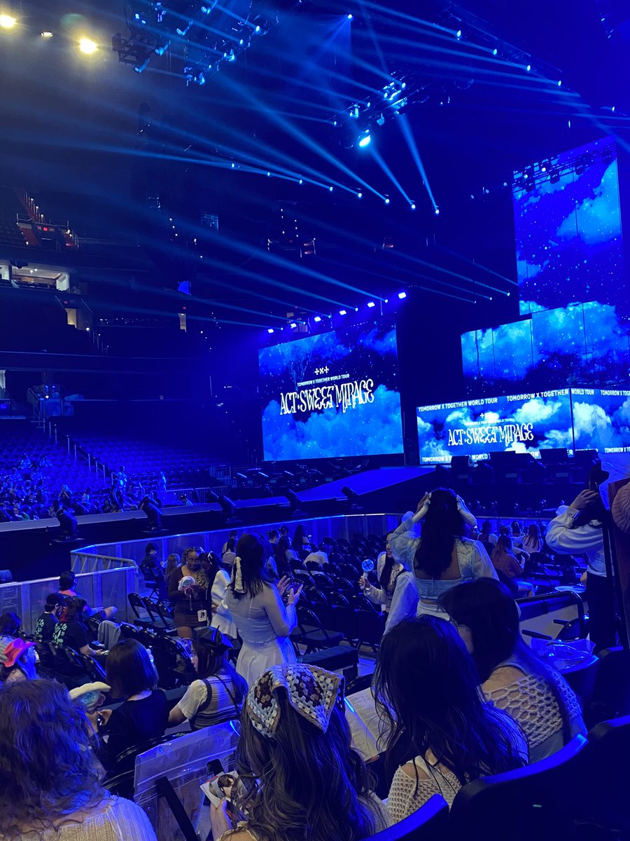 myla⁷ 🪐 TXT DAY 🤯🤯🤯🤯🤯 on Twitter "if i told yall yeonjun locked eyes w