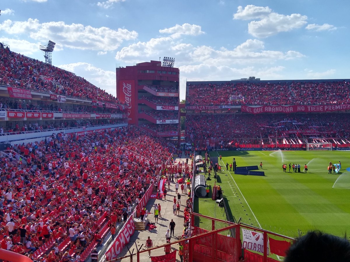 flacocasacaades's tweet photo. Soy cero hincha de la hinchada pero hace 16 años que voy a la cancha y nunca hubo tanta gente para ver un equipo tan falopa como este. A la gente de Independiente 2022/23 no le pueden reclamar nada, en todo sentido. 
CD y jugadores, estén a la altura...

*ninguna es del clásico. https://t.co/vpodIp3vnb