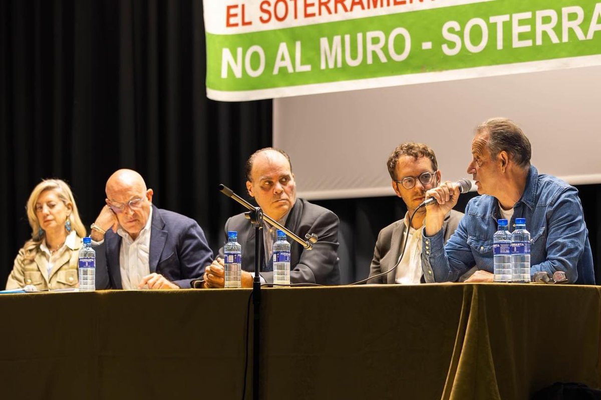 Sote1Plataforma's tweet photo. El debate sobre el #soterramiento en #Valladolid ha sido el debate con más público que se ha realizado en la ciudad.
Lamentamos que ante un debate tan importante para los vecinos y vecinas de la ciudad no hayan acudido los partidos políticos del equipo de gobierno municipal. https://t.co/k3EtcGw9Ae