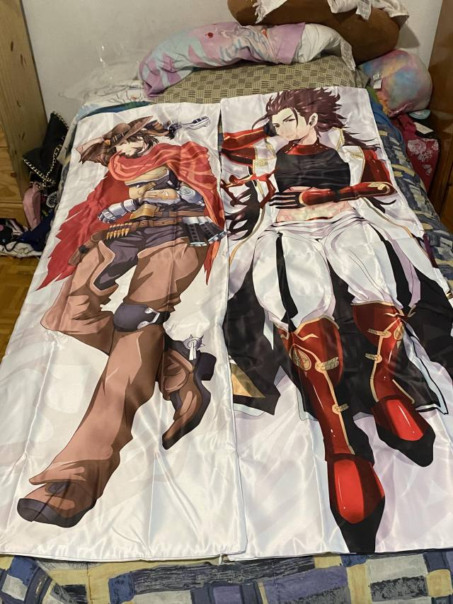 TheClowHatter's tweet photo. Thanks #AliExpress. Two of my #dakimakura covers I  currently have.
Both characters are voiced by Matt Mercer. https://t.co/baTLLtS4Lu