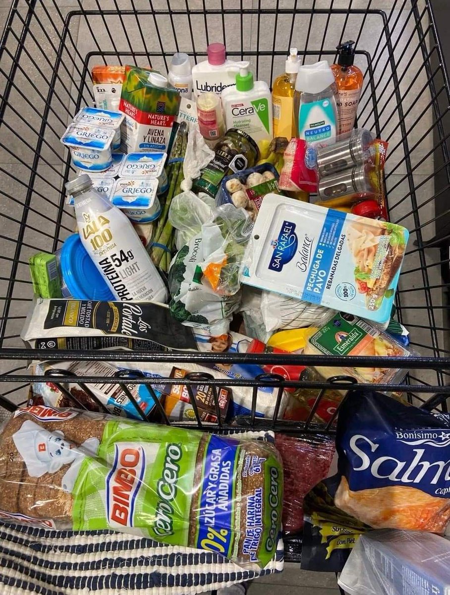 Así se ven $350 de despensa, gracias al autocobro de Walmart.