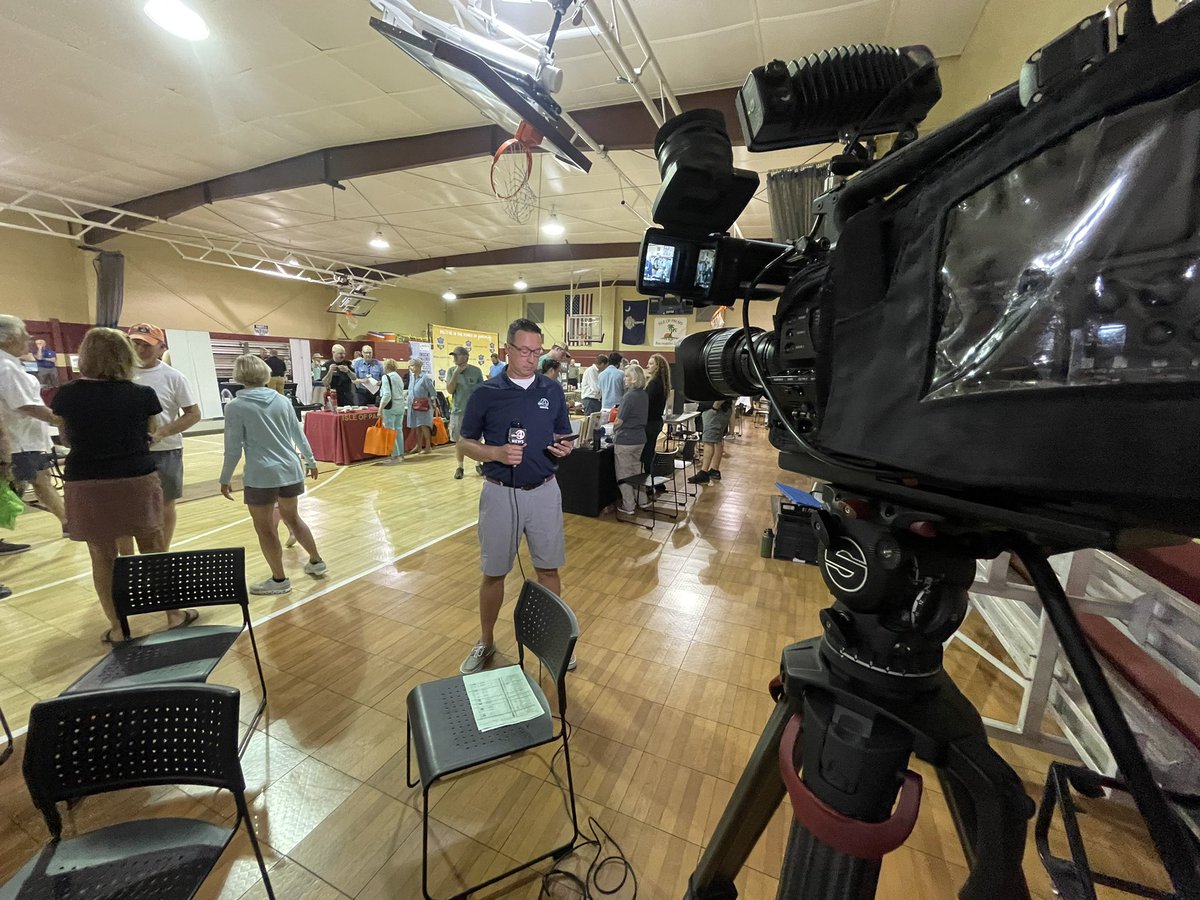 jtighe08's tweet photo. Live w/@LCWxDave at the #IsleofPalms #hurricaneprepardness Expo that goes till 7 at the Recreation Center @ABCNews4 #chswx #chs https://t.co/lxdEGuACIb
