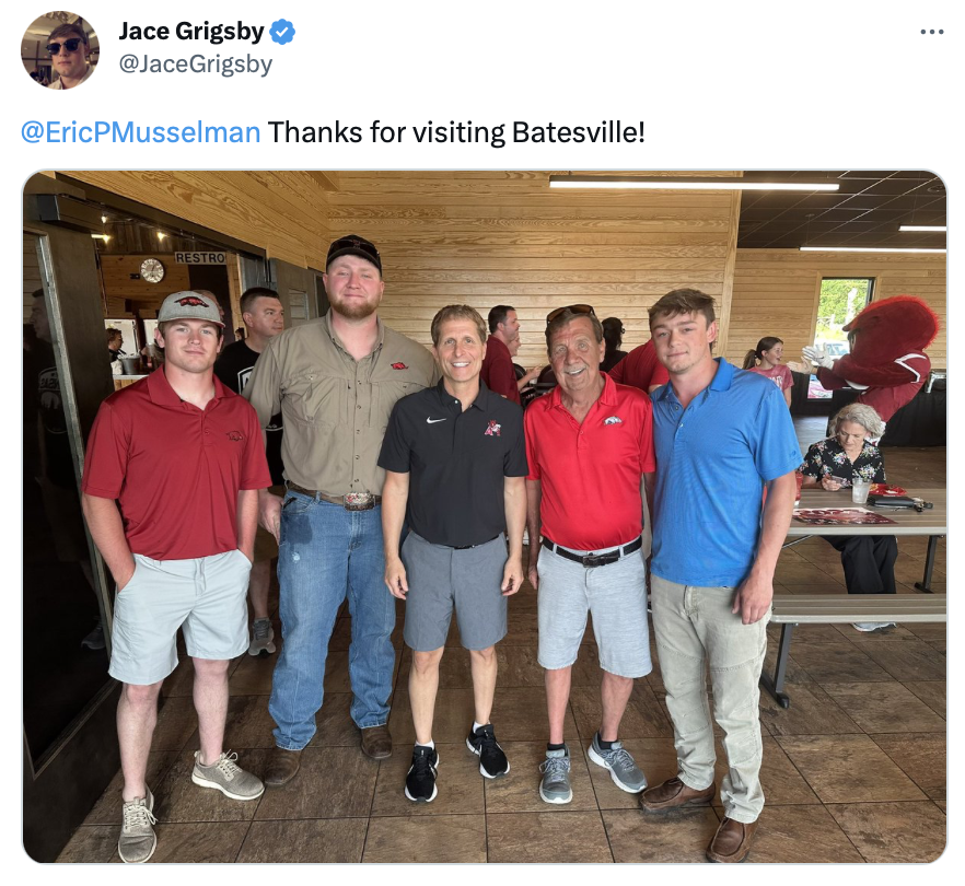 EricPMusselman's tweet photo. @RazorbackMBB @ArkRazorbacks Had a great time last night in Batesville, Arkansas for the #OneRazorback Road Show! https://t.co/P1O9L2Z9CY
