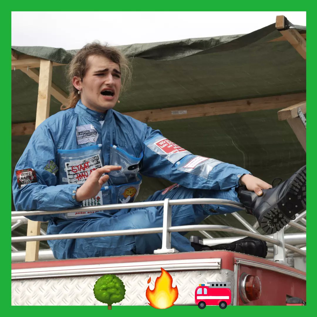 FreieBuehneJena's tweet photo. WOW! Zwei ausverkaufte Vorstellungen! DANKE an alle 250 Gäste, die freiwillig zur Uraufführung der "Unfreiwilligen Feuerwehr" gekommen sind und mit uns den Klimawandel beklatscht, besungen, beweint und belächelt haben.

Vormerken! 8.-10.9. spielen wir nochmal im Kulturschlachthof https://t.co/ltSqxSiTjg