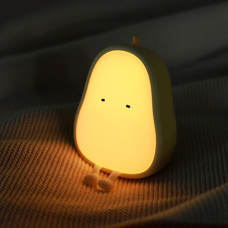 Exulansista's tweet photo. pear night light 🍐 https://t.co/zLAup5N1Ir