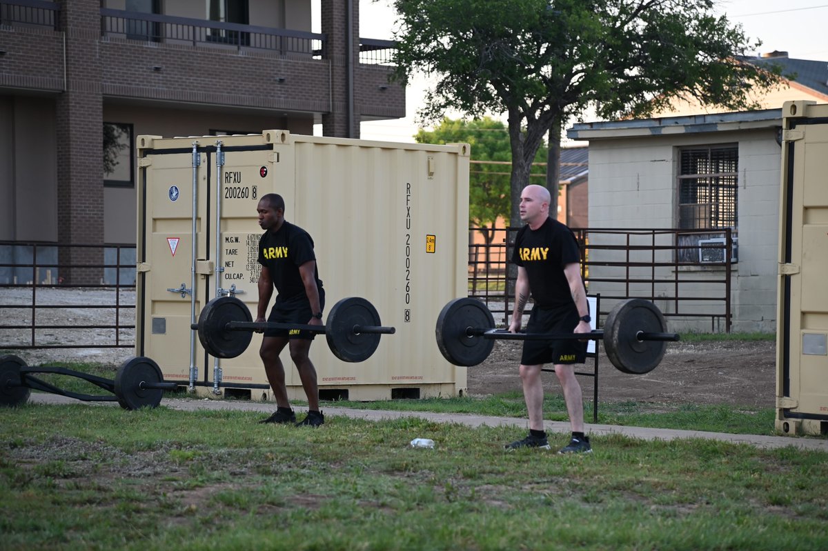 1stCavalryDiv's tweet photo. Red Team staff NCOICs conducted Command Sgt. Maj. Rhoades' RT9 PT on May 3, 2023 at the DIVARTY HQs.
#RedTeam | #WinWithFires | #LiveTheLegend | #FirstTeam | #PT | #WeAreTheCAV | #AmericasFirstTeam | @iii_corps https://t.co/Eyjpv2qWCY