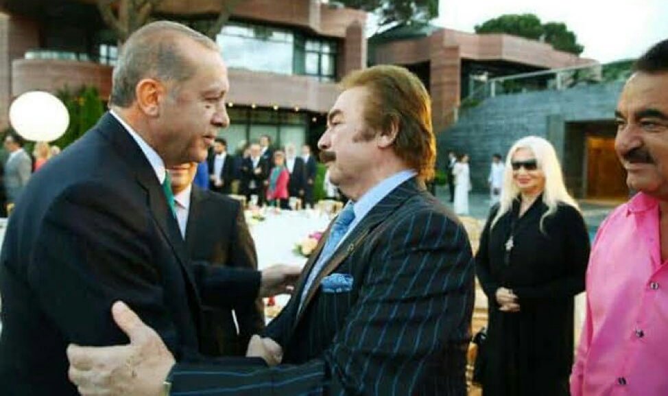 iyiphaber's tweet photo. Orhan Gencabay'ın meşhur bir şarkısı vardı..

Hatırladınız mı?

"KULA KULLUK EDENE YAZIKLAR OLSUN." https://t.co/sVPJIfGsZq