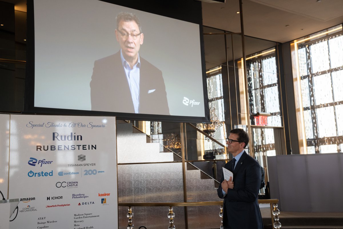 OOBusinessEnt's tweet image. ABetterNY: We were able to honor three incredible leaders who embody the Spirit of ABNY &amp;amp; the Spirit of New York: Albert Bourla, Chairman &amp;amp; CEO of Pfizer; @NYCSpeakerAdams, Speaker of the NYC Council; &amp;amp; Frances Resheske, ABNY Board Member &amp;amp; former SVP of…