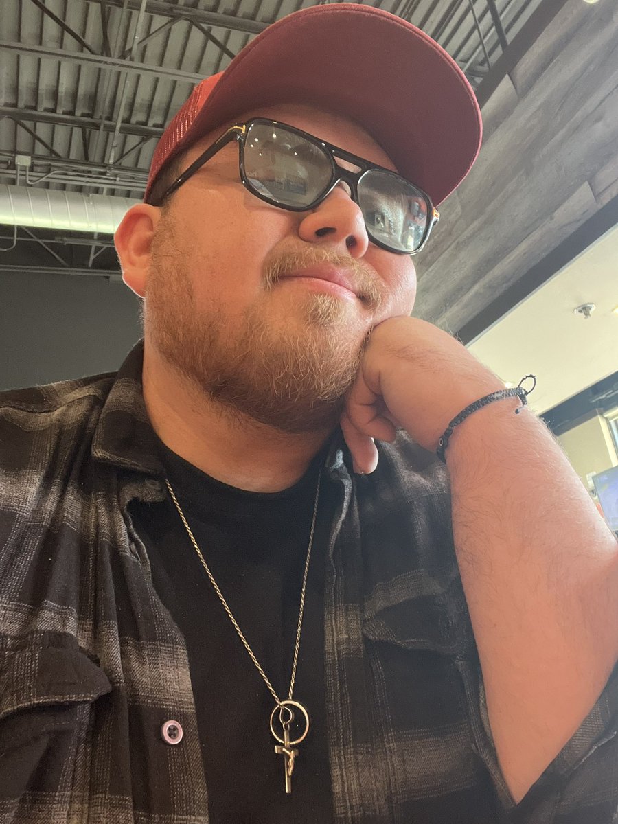 MrWESTeezy's tweet photo. POV waiting for your 10 buffalo π€ skrimp + 10 piece TMI because it's #Wingtuesday https://t.co/VyLoBVA8Ka