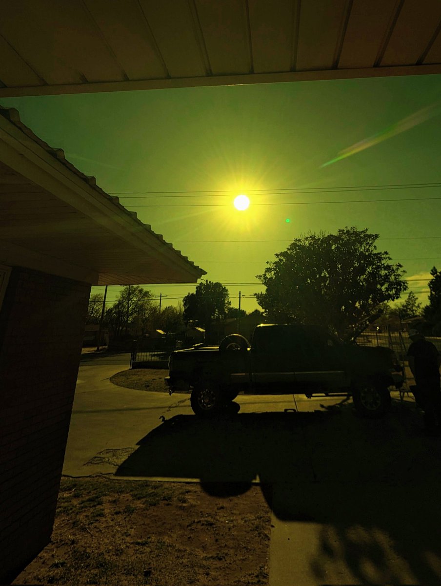 MGKINSANE's tweet photo. #sun #newmexico #flare #bright #lowaperture #photography https://t.co/6fgEq7O8bB