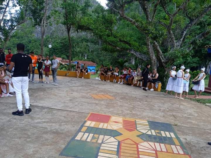 Quién se alimenta de ideas jóvenes, vive siempre joven con esta frase de Nuestro Apóstol Nacional José Martí le damos comienzo la 47 Edición del Seminario Juvenil de Estudios Martianos  en #PinarDelRío porque #MartiVive 
#MovimientoJuvenilMartiano 
#UnaMejorJuventud