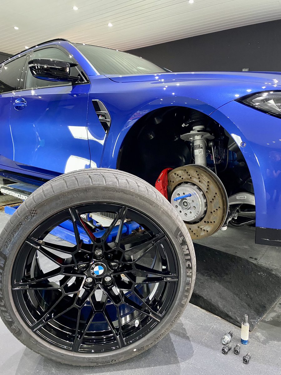 The new BMW M3 Touring in Portimao Blue - New Car Detail completed.
#summitdetailing #detailing #bmw #m3 #bmwm3touring #bmwm3