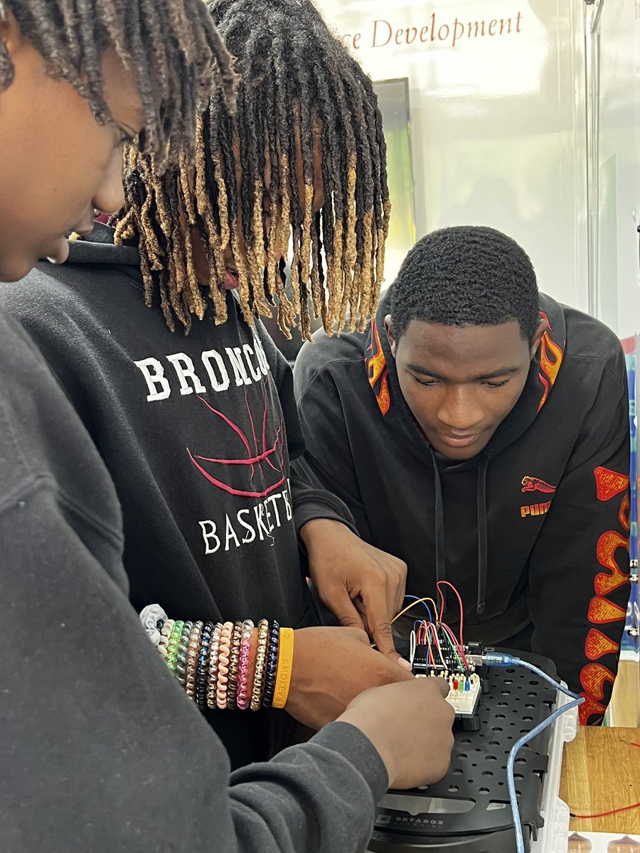 Today was day two of our second round with Betabox! We love Betabox at Breakthrough! This mobile learning station sparks and sustains hands-on STEM education. What a fun treat!