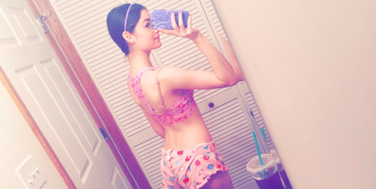 Jessica20766302's tweet photo. ass up selfie (so hot) 😍 
chat with me here https://t.co/TDHLsbH8ag https://t.co/BDvyOGiart