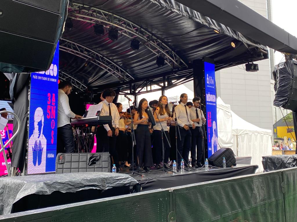 EditorialUPN's tweet photo. #EditorialUPN📚Te mostramos algunos de los mejores momentos de nuestro evento 🟣Concierto Sabor Caribe

#SíguenosLaPisca 🌿 y conoce más de nuestro paso por la #FILBo2023

#EducaciónUnaPiscaDePaz #FILBo35años #ComunidadUPN https://t.co/UKJkirluYk