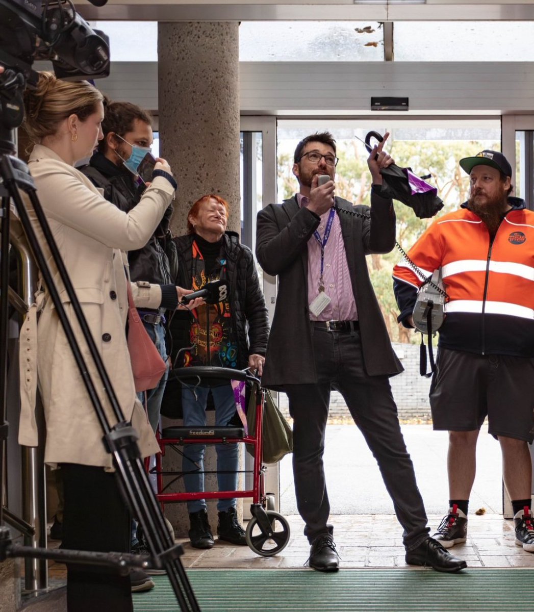 📚👩‍💼 Shoutout to all the amazing librarians out there! 🙌📚 Let's talk about the importance of fair wages for our knowledge warriors. 📖💪 We play a crucial role in shaping minds, fostering a love for learning, and promoting literacy. #NTEU #LibraryTwitter #Libraries #UnionStrong