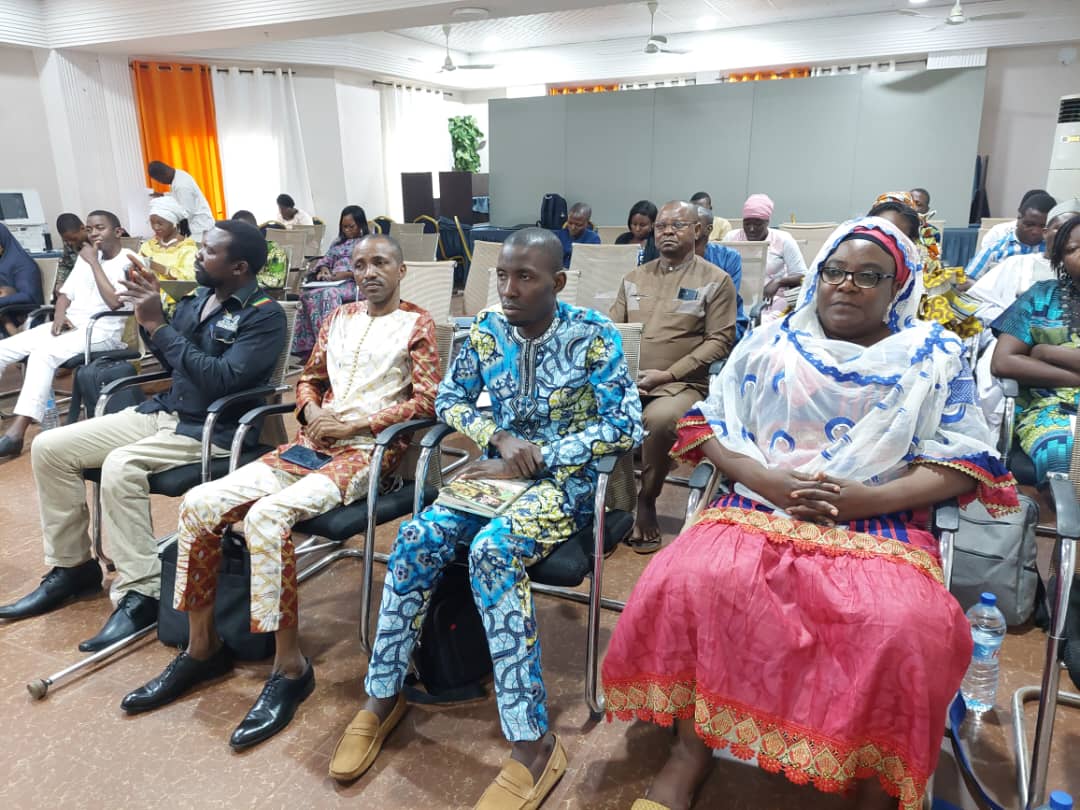 Remise de chèque du projet #Tedidjo2, <a href="/Asso_Barika/">Association_Barika</a> est prête  pour la mise en œuvre de son sous projet.
C'est pour le bien-être des ados et jeunes de #Kalalé que le sous projet Non pan pan sia sera mis en œuvre.
A bientôt pour le lancement de notre sous projet🤩