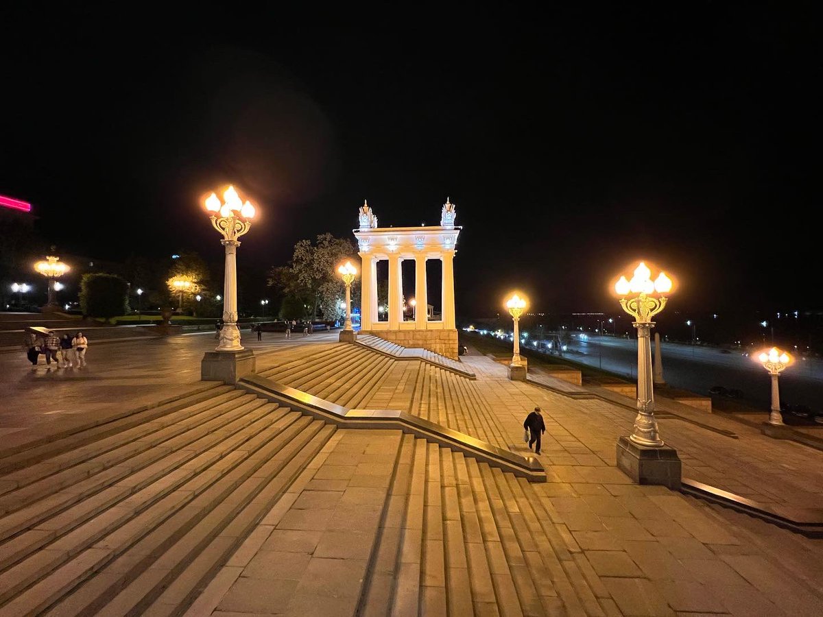 dimmitdim's tweet photo. Немного вечерней атмосферы Волгограда.

#волгоград #ночь #volga #river #volgograd #волга #река #путешествие #отдых #выходные #отпуск #travel #weekend #weekendtime #travelgram https://t.co/DHZm7smMe5
