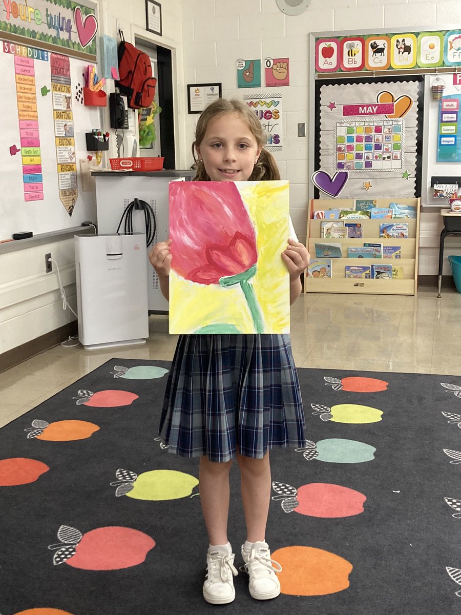MrsBarlowSTJ's tweet photo. S is for Show &amp; Tell ⭐️ The kids had all kinds of very cool things to share! We had a rosary from the Holy Land, a Gryffindor robe, a painting and lots of stuffed animals 🧸 https://t.co/3LlEO51CFl