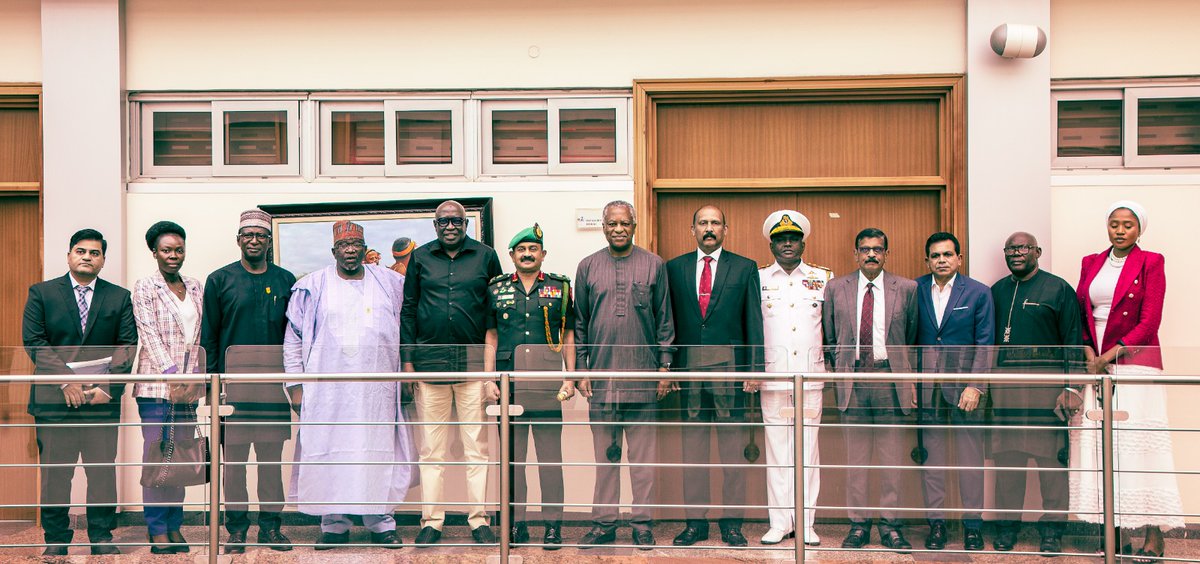 Also, today, I received the visit of a delegation of top government and private sector officials from the Republic of Sri Lanka led by Gen Kamal Gunarathne (Rtd) Secretary of Defence. Discussed cooperation in maritime and land security. @NGRPresident @NigeriaGov