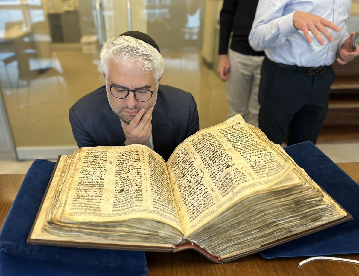 DBashIdeas's tweet photo. Such a privilege to sit with the Sasson Codex, the oldest most complete Hebrew Bible. https://t.co/CASHAD8hEC