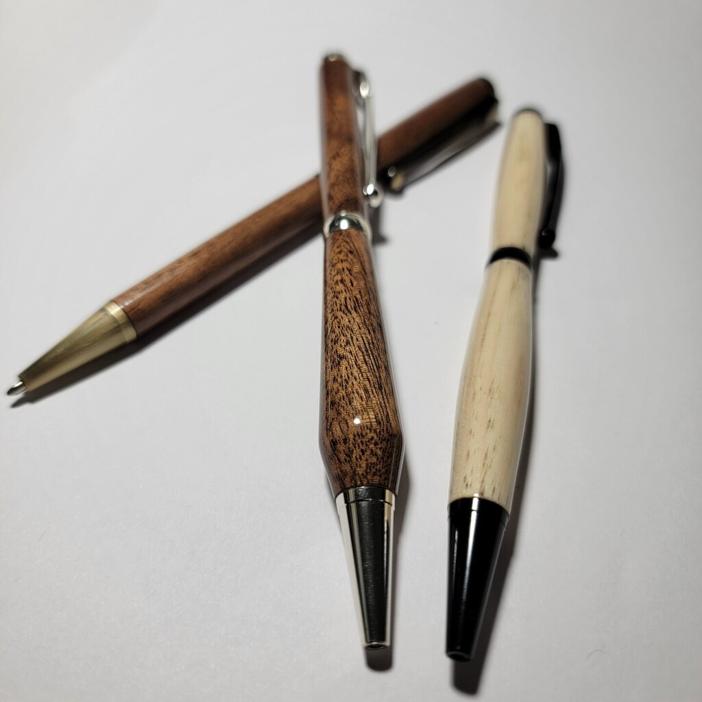 theeverymaker's tweet image. Really proud of how these turned pens turned out. I made them from Walnut and Hickory that my Dad had given me. It was the first real project I've worked on since he passed away 2 years ago. The lathe was a gift from my parents, the drill press was his t… instagr.am/p/CsUbMy5OZ00/