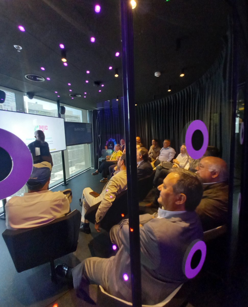 RanNatanzon's tweet image. A delegation of 14 Mayors from #MedioTejo in Portugal arrived today to learn about #IsraeliInnovation, especially #SmartCities and #UrbanInnovation. Meeting  Federation of local authorities in Israel, MIC - Municipal Innovation Center and CityZone.

@IsraelMFA  @IsraelinPT